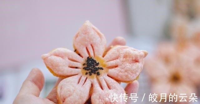 下午茶|颜值高又好吃的桃花酥，制作简单，可口美味！