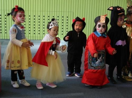 宝妈|“尿不湿”大侠走红,网友:本想仗剑走天下,奈何奶瓶放不下