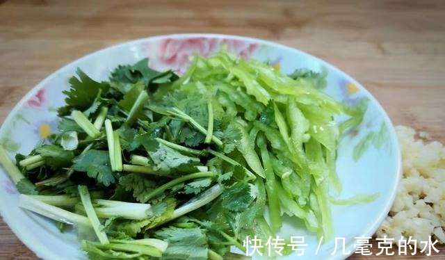 小面|冬季，这菜正鲜嫩，维C含量极高，没精神多吃点，气色好了显年轻！