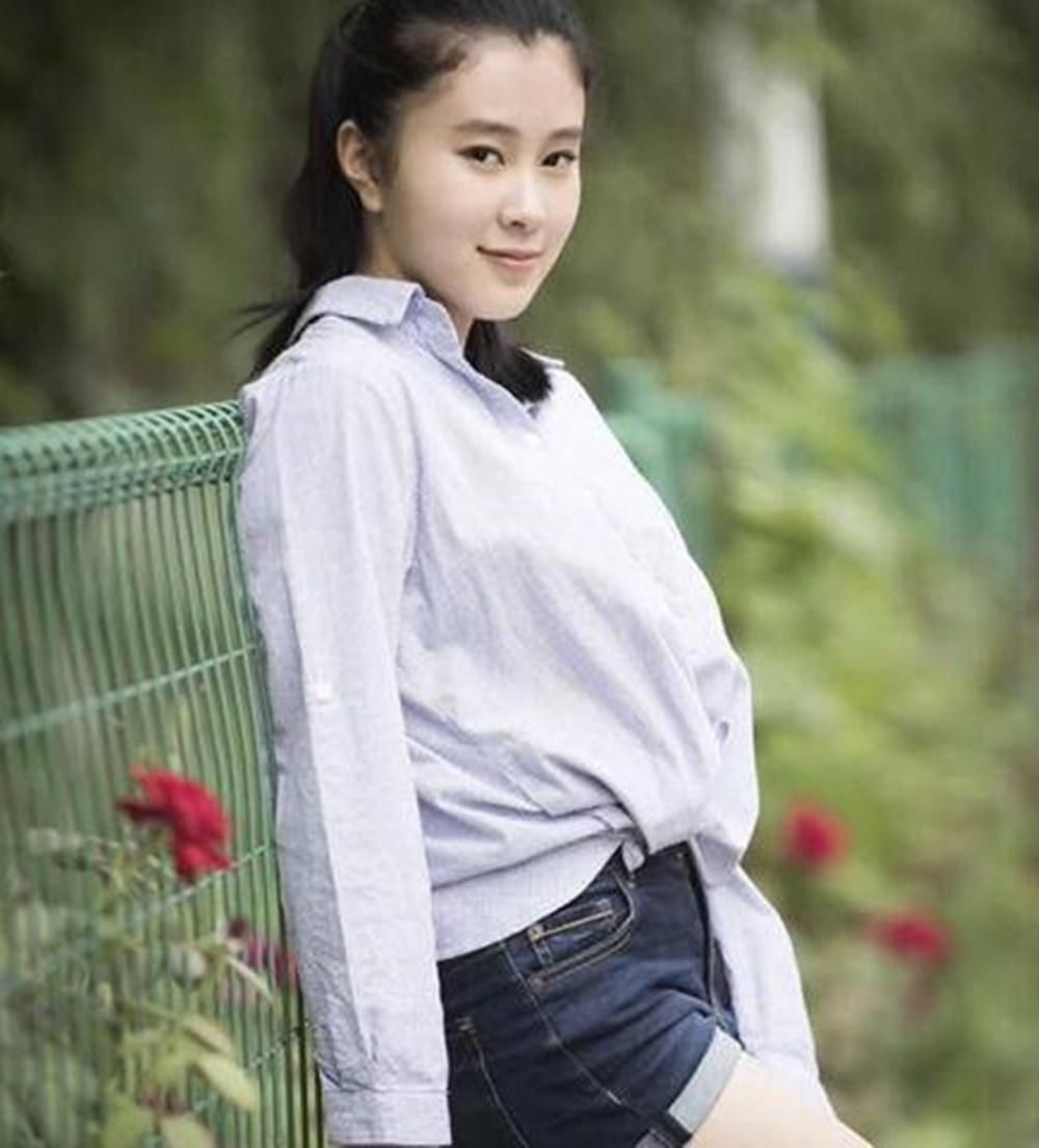 黄圣依18岁继女晒百万豪车车钥匙，被嘲变相炫富，这也遗传？