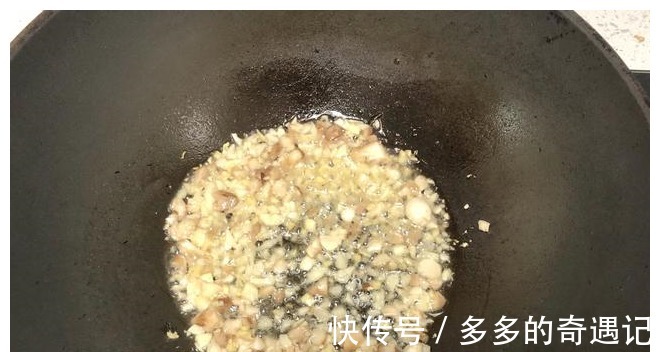 香菇|秋天遇到这种小油菜别错过，北方农村才卖1元1斤，鲜嫩水灵正当！