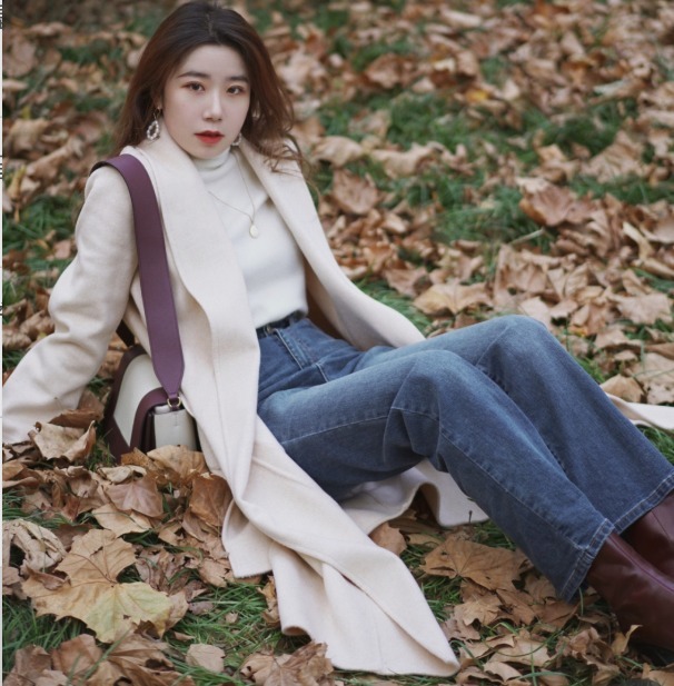 小蛮腰 真正洋气的女人,冬天穿大衣都喜欢这样搭配,精致优雅又有气场