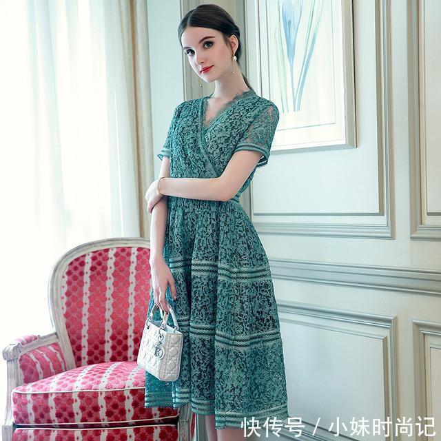 印花连衣裙|夏季必备的裙装,hold住各种场合