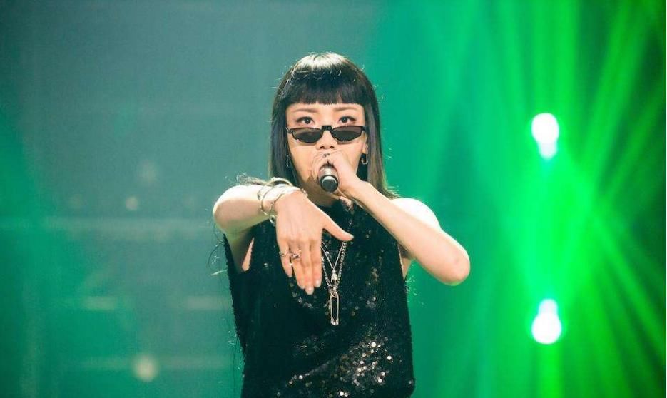  消失|从1.3亿代言费到县城卖唱，“消失”2年的吴莫愁，今为何无人问津