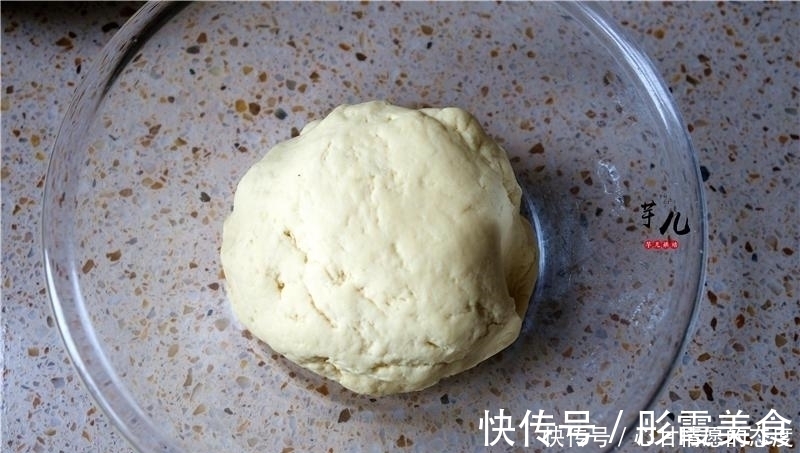 酵母|红豆别熬粥了，和面团里一蒸，暄软香甜比面包还好吃，家人吃不够