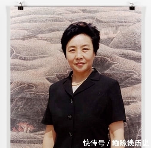 张女士$书法界丑书为啥风靡?看完张改琴副主席的字,你也许能找到答案