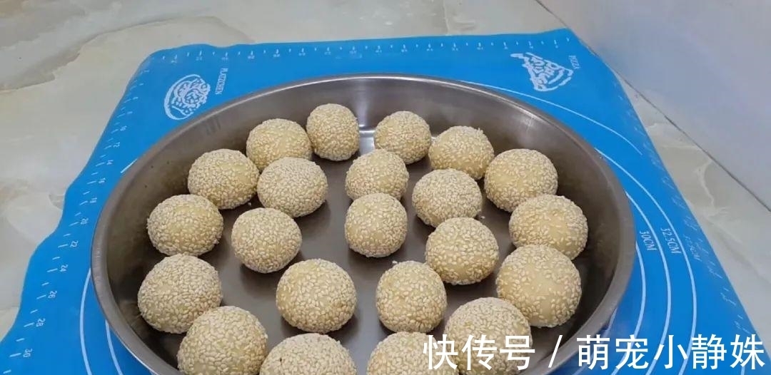 面粉又出新吃法,揉一揉锅里一扔,松软又香甜,比麻团面包都好吃