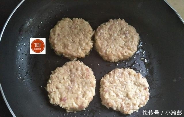 给孩子做一道简易小吃,焦香软糯,十分钟就出锅,儿子一连吃6个