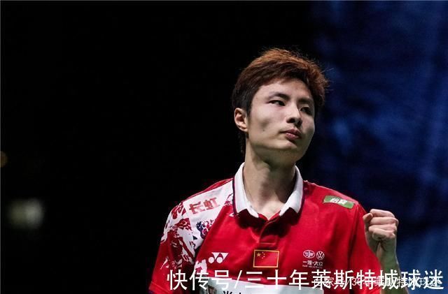 中国队|张军的肚子又大了!率平均23岁的国羽站上冠军领奖台,日本很羡慕