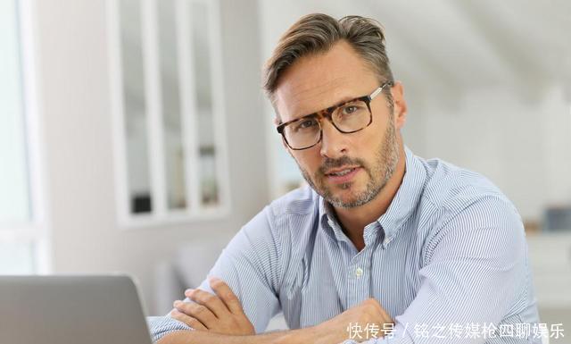 男性若出现四种“丑态”,或是在提醒你雄激素快要“见底”了