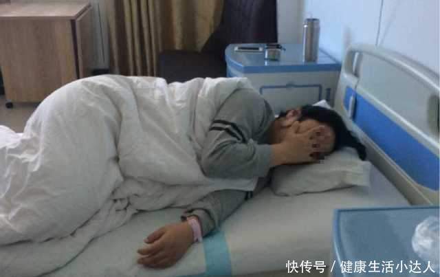 结石|为了减肥,不吃早餐,21岁女孩胆囊里挤满结石,只能手术摘除