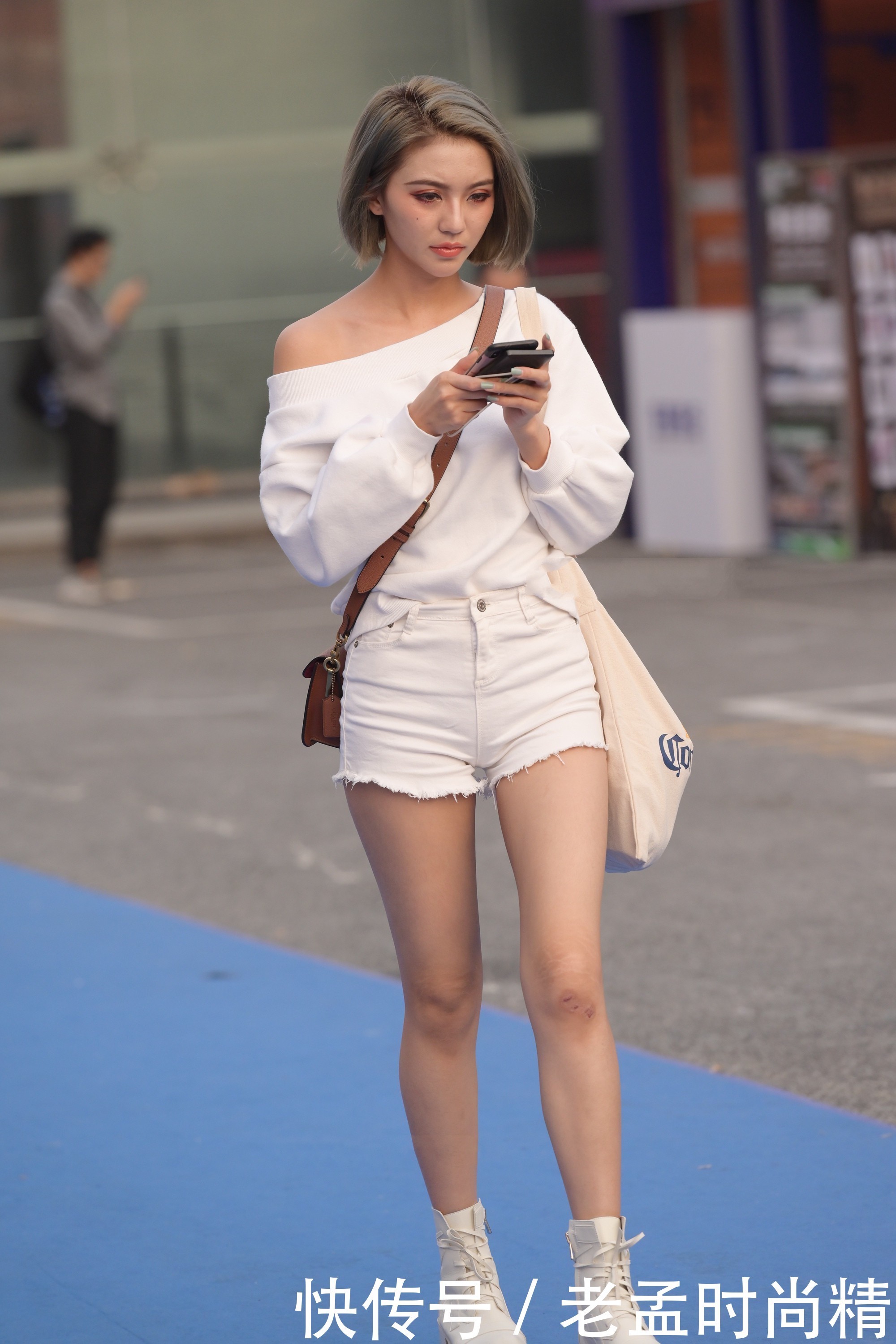 °×É«|½ÖÅÄ£º°×É«ÎÀÒ´îÅä°×É«¿ã×Ó,ͬɫϵ´©´î»îÁ¦ÂúÂú