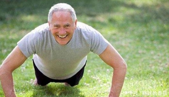 降血糖没有那么难,做好3事,多吃3类食物,血糖“偷偷”降下来