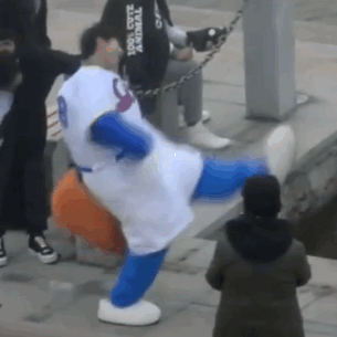 粉絲問王俊凱是否戀愛，得到的答案是單身，覺得離譜到無語？