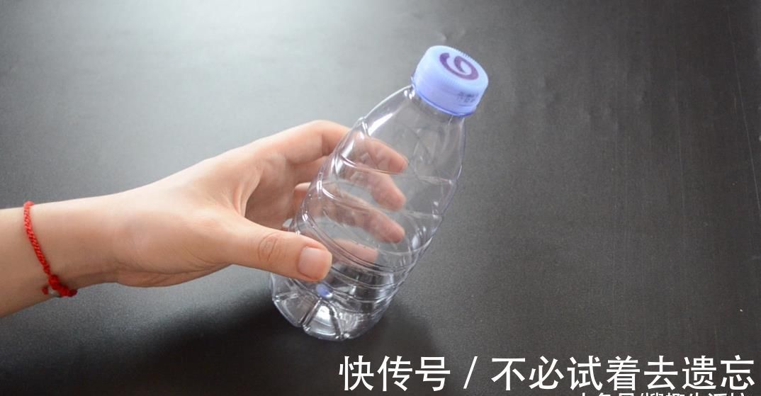 家家户户|塑料瓶别再扔了, 改造一下, 秒变清洁神器, 解决了家家户户的难题