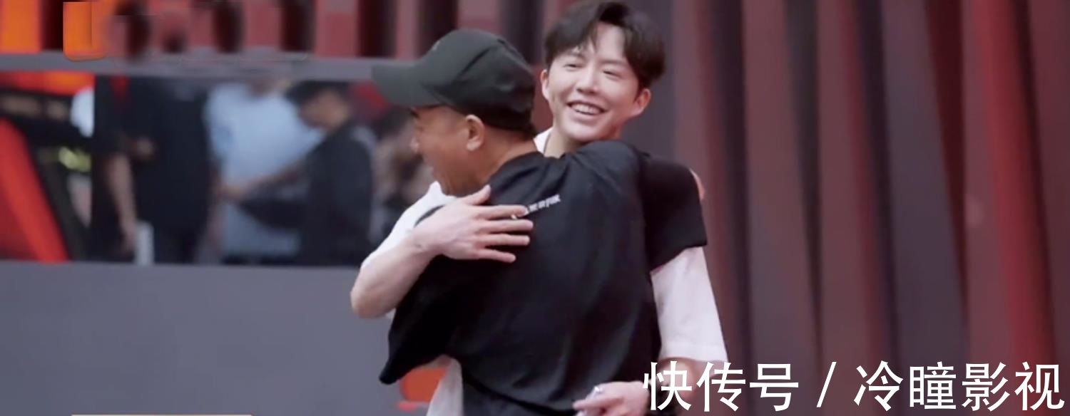 赵文卓|《哥哥》三公分组:大湾区抱团,街道办事处被拆,张晋抢3张好牌