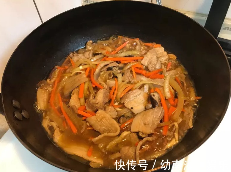 鱼片|雨天吃点啥？大叔教你日式炒乌龙面，爽滑Q弹，吃过一次就忘不了