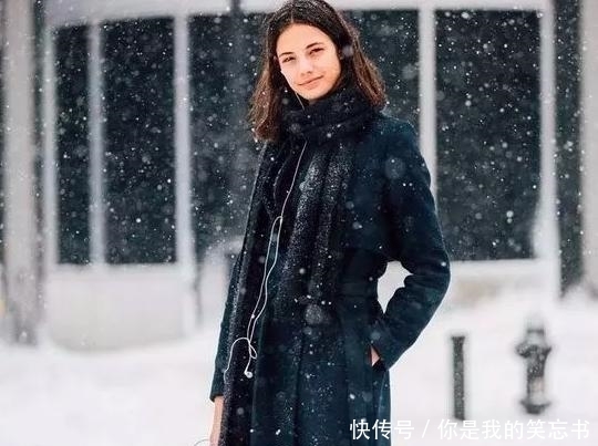 色大衣|大衣再好看,围巾配错也白搭!