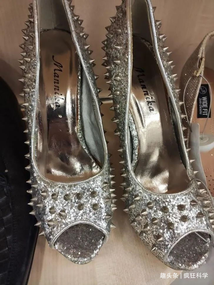 高跟鞋&一组脑洞大开的奇葩设计,最后那只尺寸巨大的袜子是给谁穿的