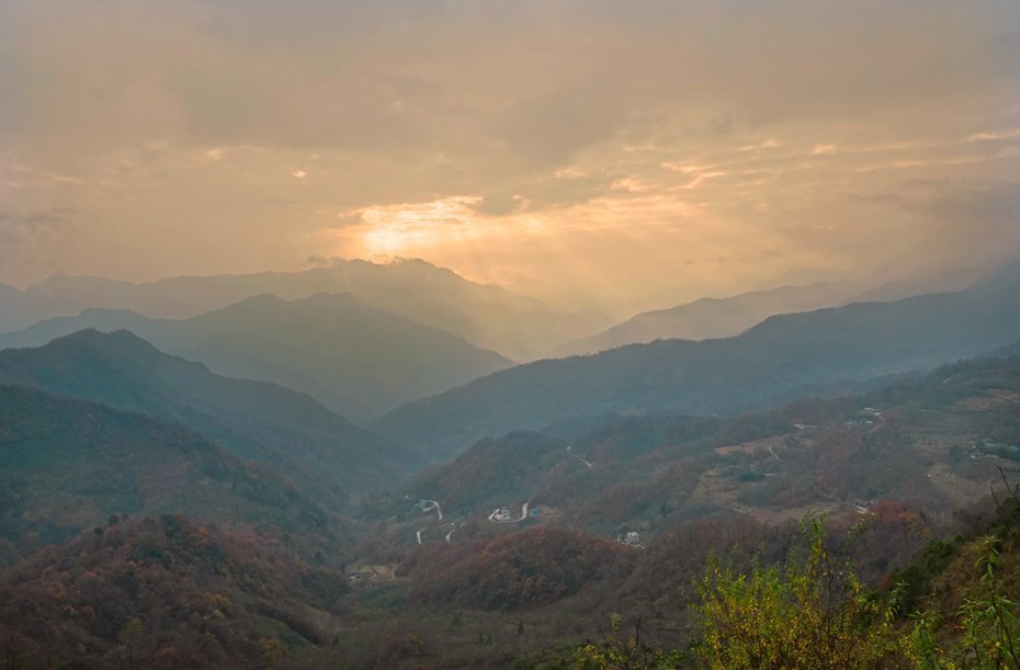 徐塘|平武有座山红透了！山上这条云端上的彩林公路秋色如画