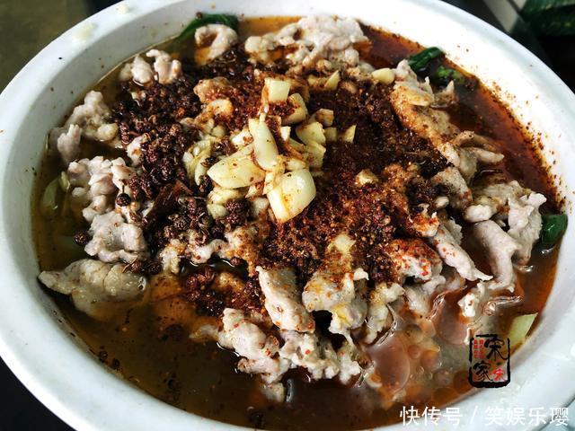 爷爷生日,菜刚端上桌嫂子坐下就吃,姑姑:停!老人还没动筷子