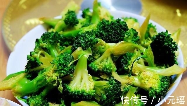 红烧鸡块|回农村老家过年，弟媳妇亲自下厨做了二十多道菜，真是太能干了！