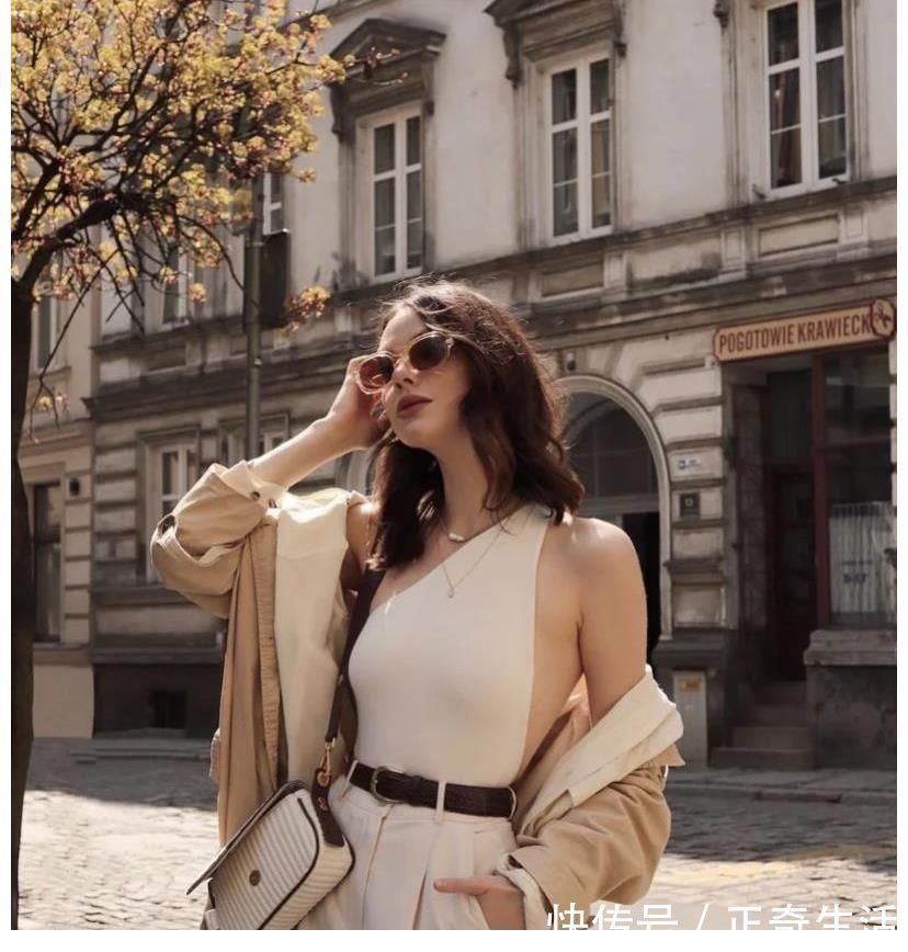 特征|女人脸上有这两种特征,是公认的耐看型,不化妆也很美