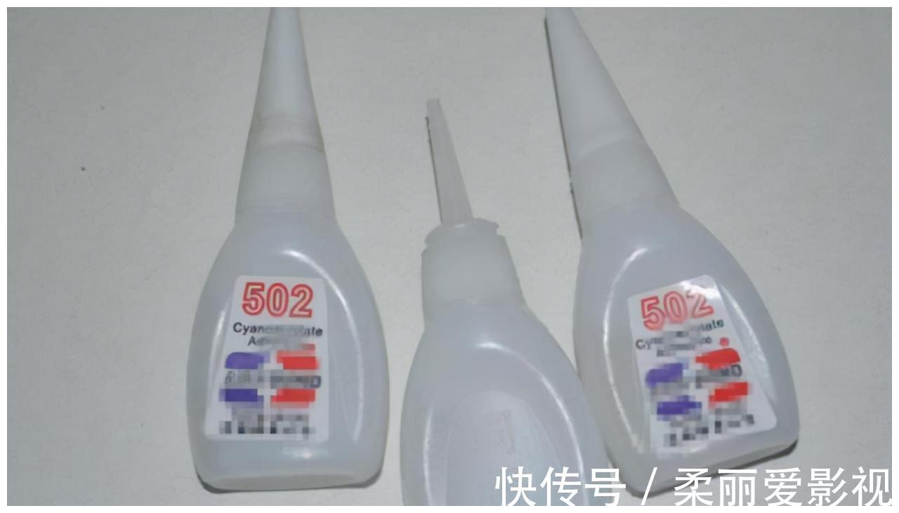 生理盐水|儿子误把502胶水滴进眼里,爸爸一举动救了娃,医生:干得漂亮