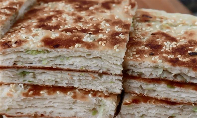 教你在家做千层葱花饼，做出来葱香味十足，层层酥脆，太香了