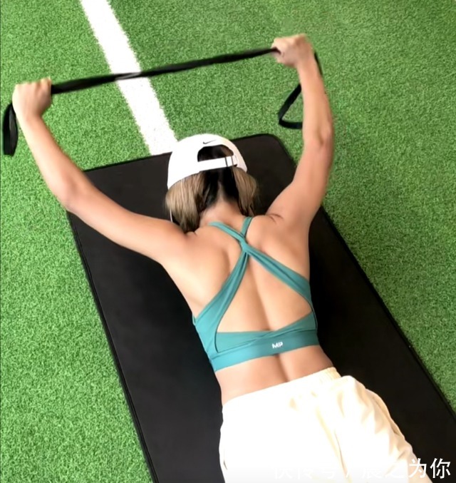 健身|“白癜风”健身网红不怕异样眼光，美背细腰，身材好照样自信