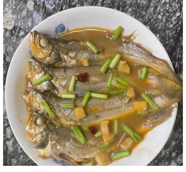 葱绿段|无鱼不成宴，教你制作台州家烧小黄鱼，味道鲜美，家宴必备。