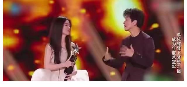 學員|同為得意門生，李健只給旦增尼瑪寫歌卻不給單依純寫，是偏心嗎？