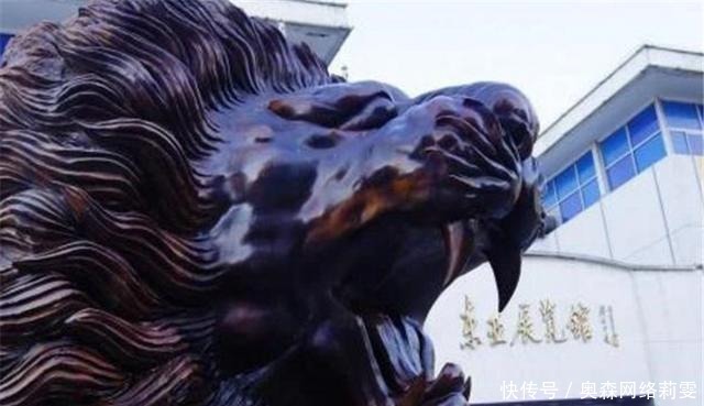 “巨型雄狮”根雕长15米,要价千万,这件艺术品能否顺利卖出?