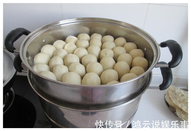 白面|2分钟学会做粘豆包，比蒸馒头还简单，黏糯香甜，大人小孩都爱吃