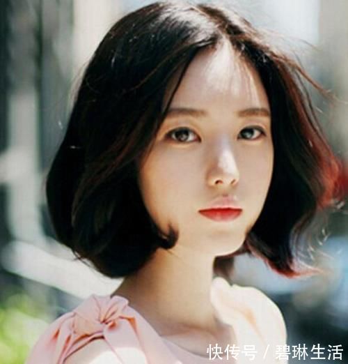 酒窝|还在剪“波波头”?别土了!现如今流行“酒窝短发”,可爱显脸小
