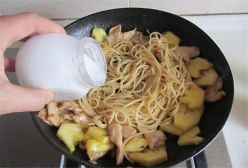 小蛋糕|高血压的“祸根”不是盐，可能是这3物，很多人吃错，难怪血压高