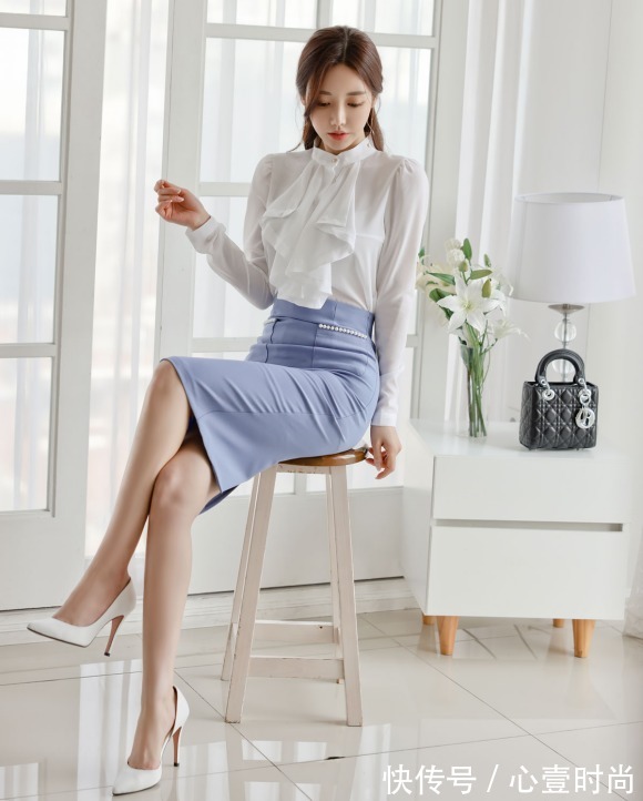 阿拉贡|女神孙允珠的时尚搭配:阿拉贡古堡宫廷靛青雅致衣裙