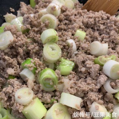 口味|炸酱面这样吃,换个口味换种心情