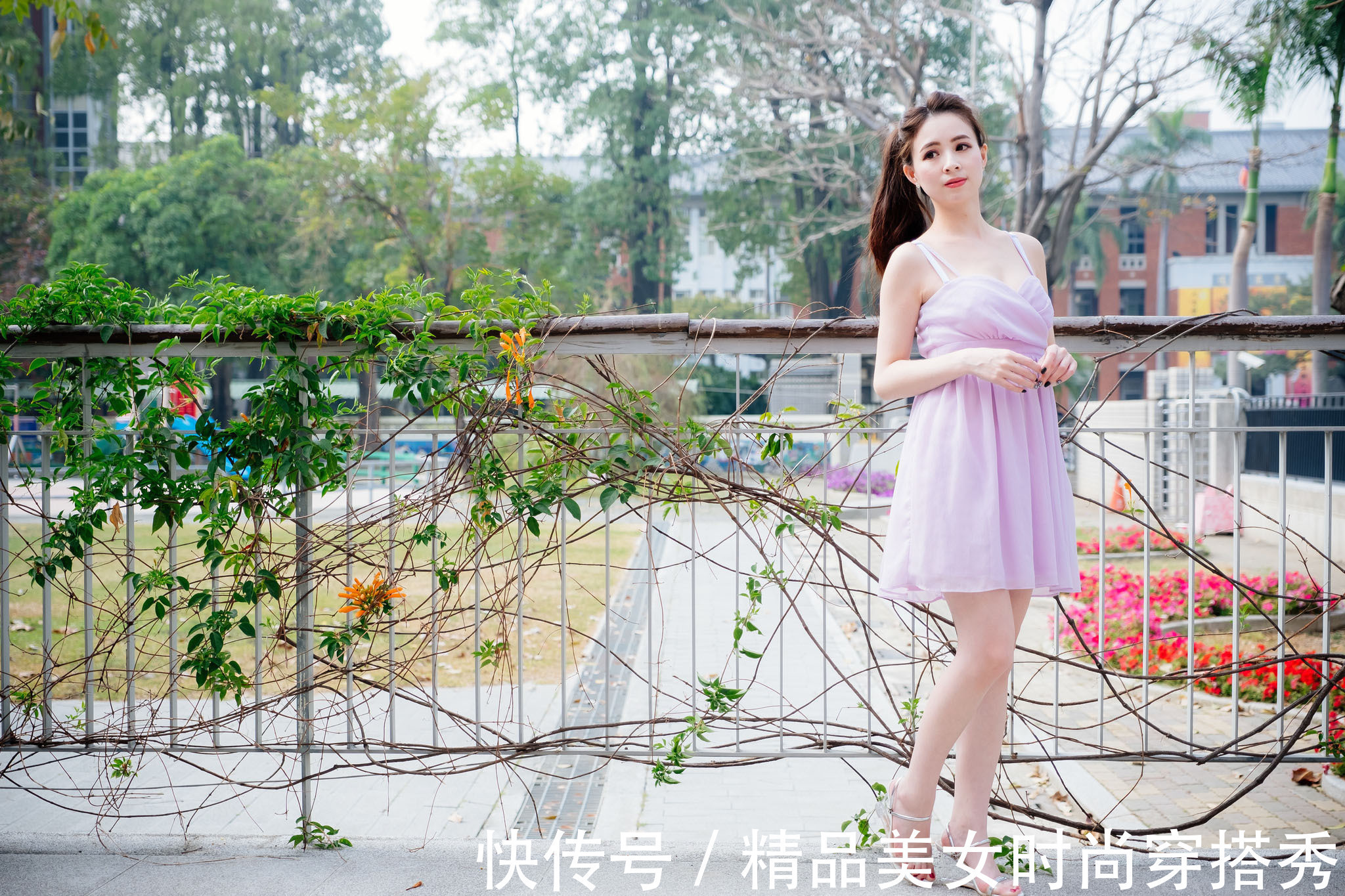 连衣裙 穿上这款清新甜美的浅紫色吊带连衣裙,你就是充满阳光的小少女