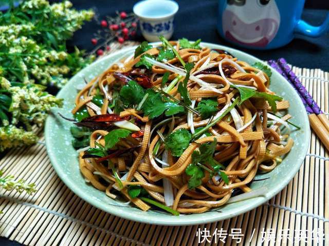 辣椒油|酒肉吃得没胃口,试试此菜,一盘不到2块钱,简单又解馋