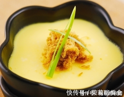蒸鸡蛋,加水后直接蒸就大错特错!多做2步,细腻嫩滑,像豆腐脑