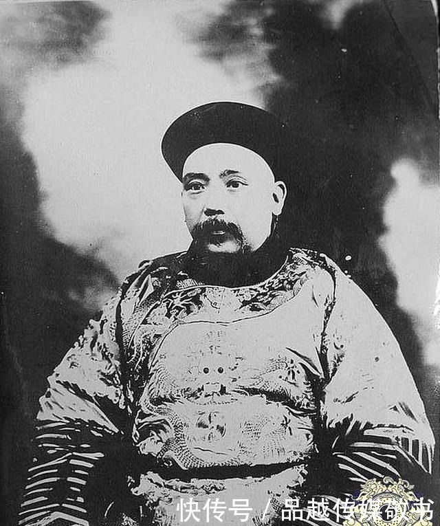 身穿|一组袁世凯罕见老照片:图三身穿盔甲手拿宝剑,图九是称帝前祭天