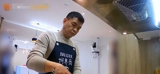 媳妇儿|秦海璐赖床不起，42岁生活不能自理，王新军包揽家务贴身伺候