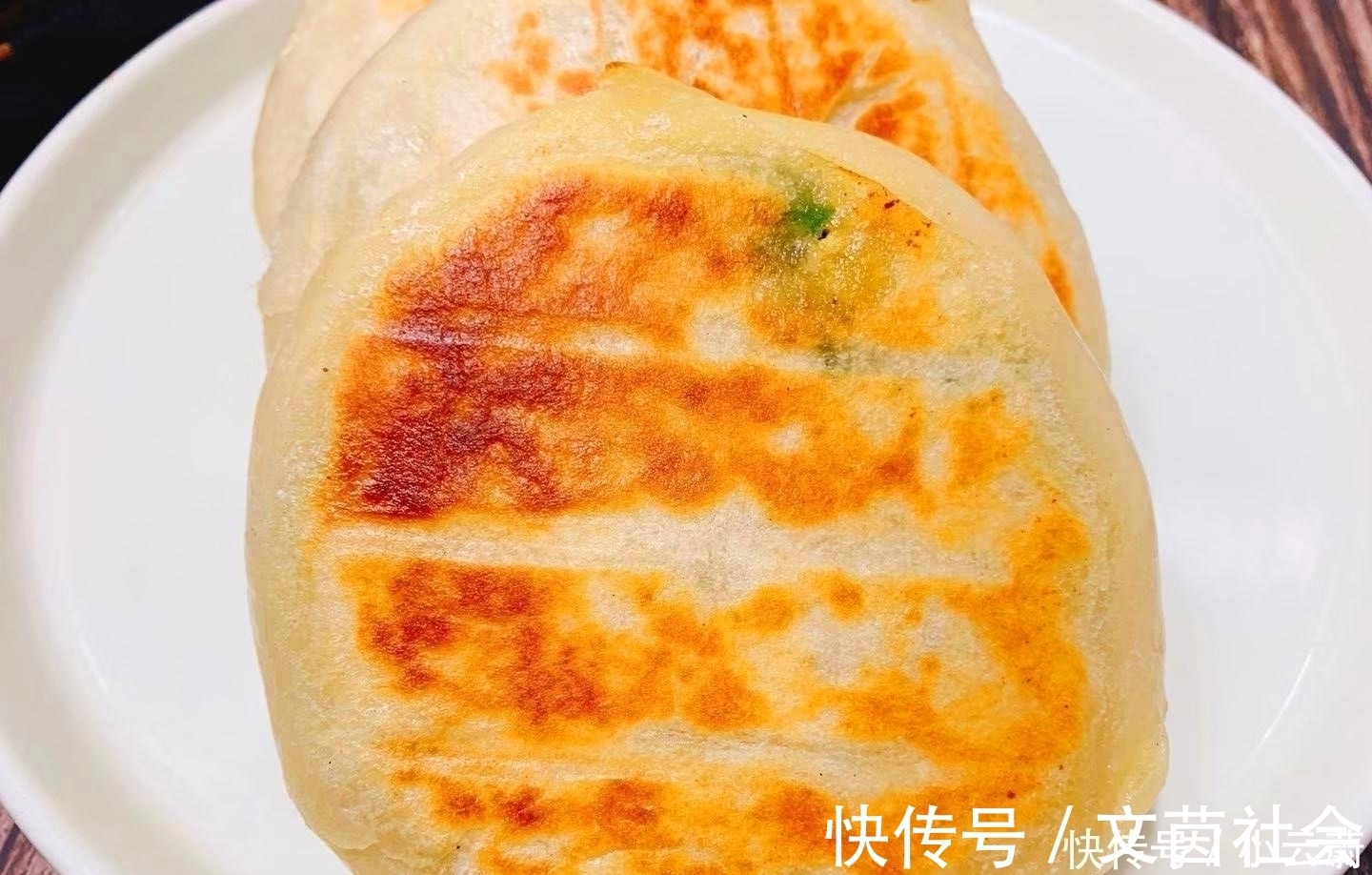 胡大厨|做韭菜盒子时，直接和面是大错特错！少了1步，难怪皮又硬又厚