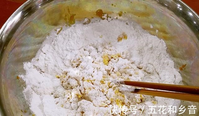南瓜糊|外表金黄酥脆的糖心南瓜饼,软糯美味,是你不会后悔的选择!