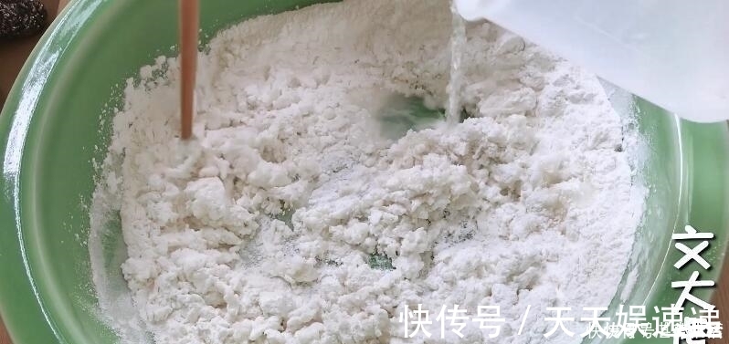 米粉|糯米粉开水烫一烫,比年糕简单,比糍粑好吃,一学就会