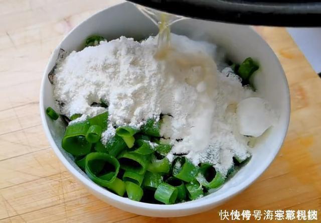 油条|早餐别再吃油条了,1块钱饺子皮,一擀一卷,5分钟解决全家人早餐