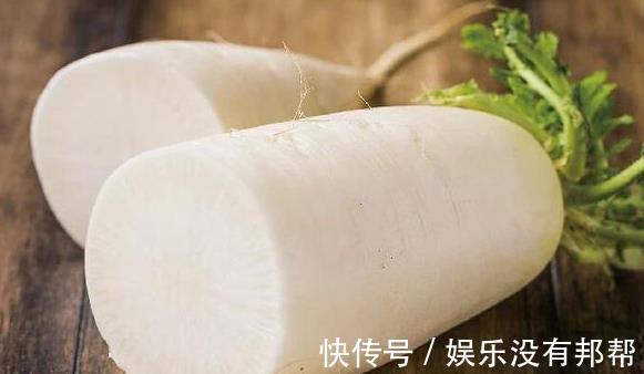 白色|人老后会有老年斑？营养专家忠言：吃2种白色食物帮你消除