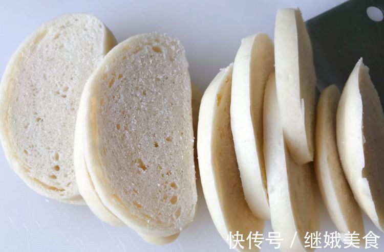 冷藏|炸馒头片,不要裹蛋液,巧用一个料,馒头片更酥脆,吃着不油腻