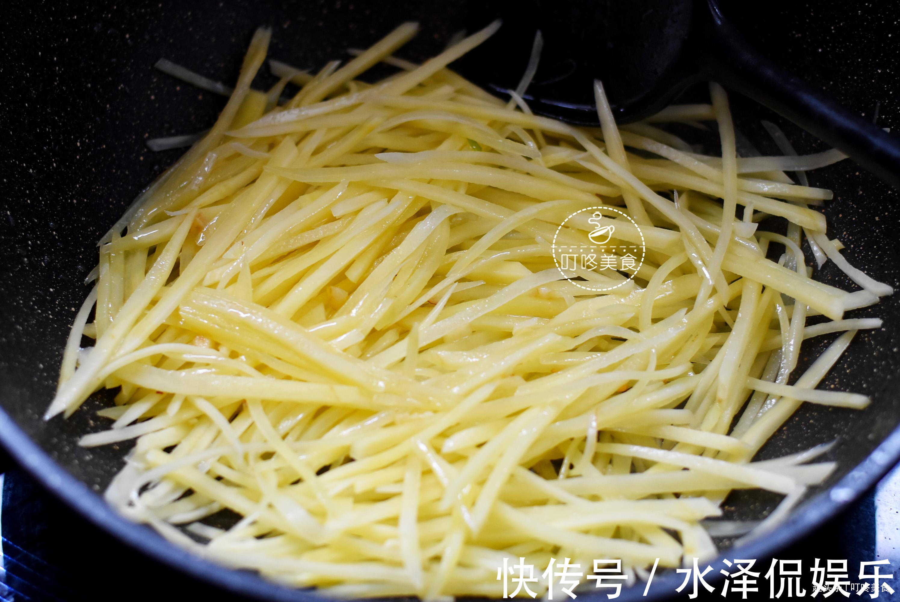 土豆丝|炒土豆丝时，万万不可直接下锅，多加一步，清脆爽口还不粘锅